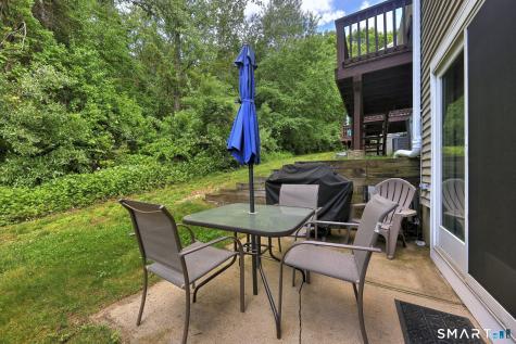 22 Summit Commons Derby CT 06418