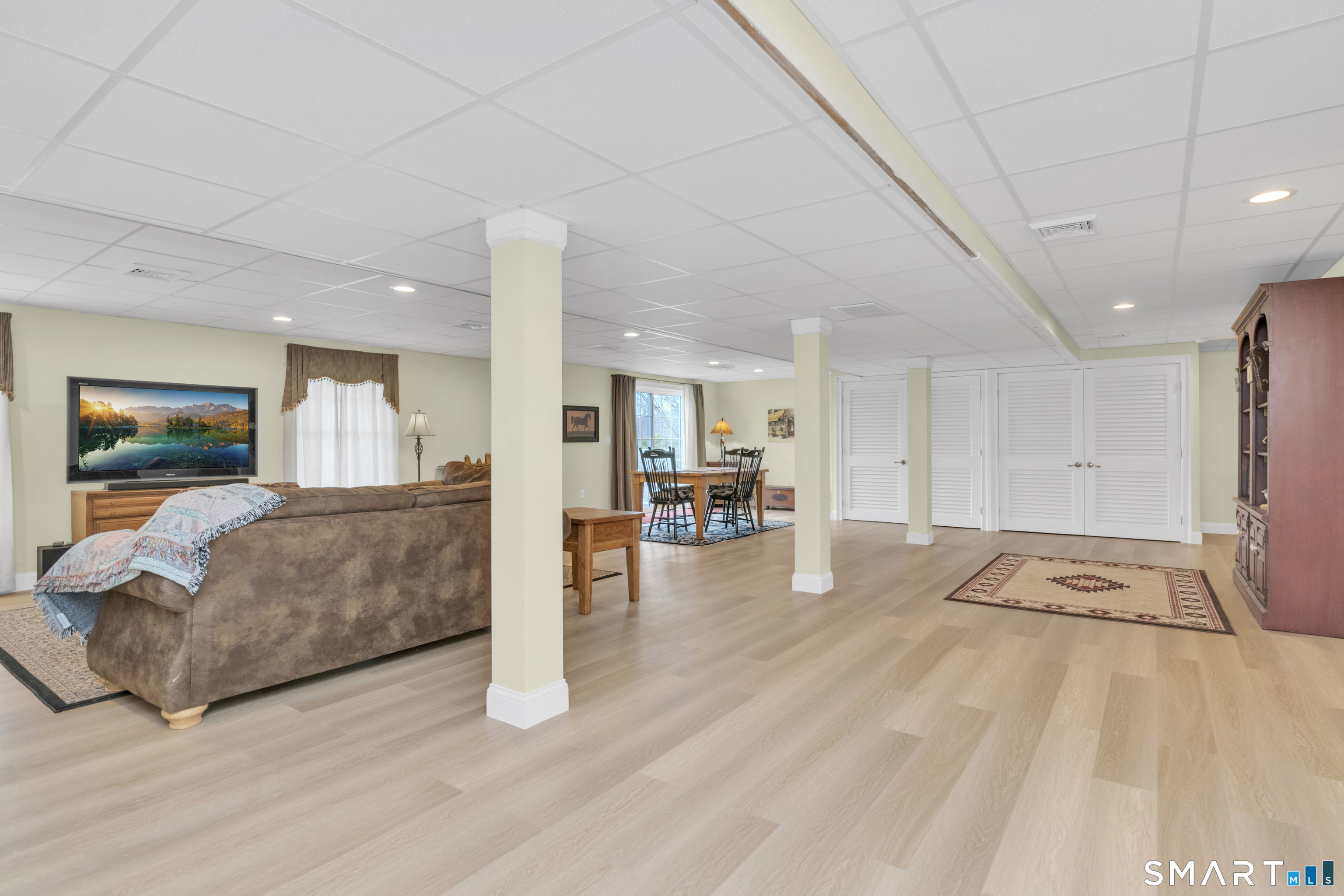 17 Pondview Circle Beacon Falls CT 06403