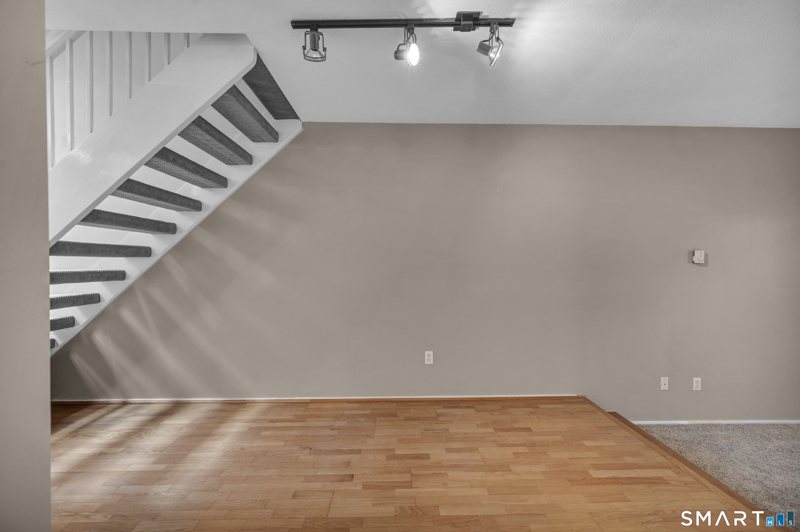 85 River Road Essex CT 06426