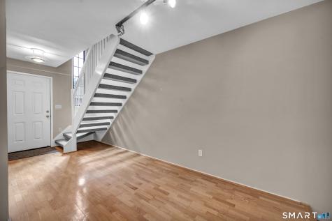 85 River Road Essex CT 06426