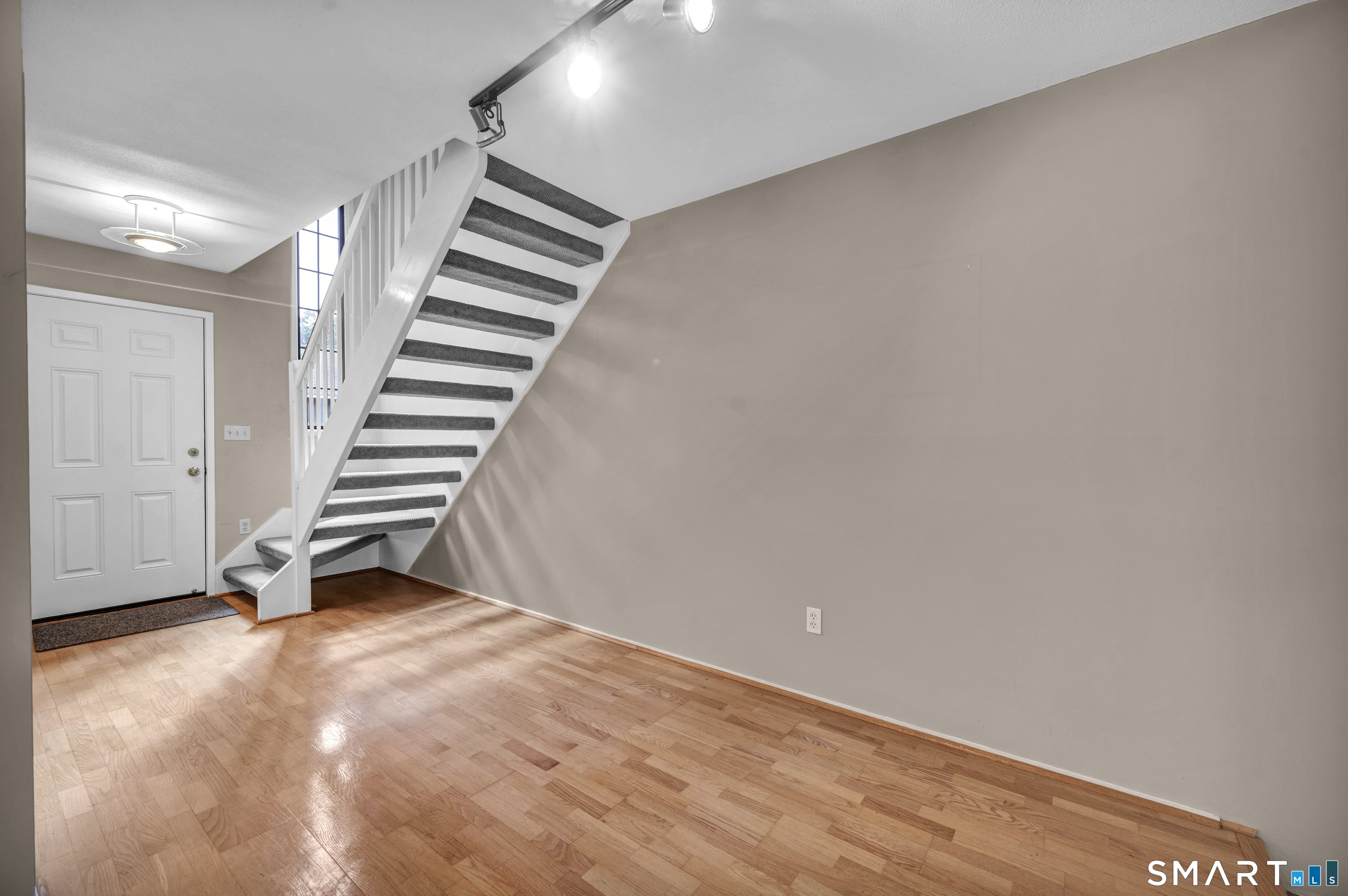85 River Road Essex CT 06426