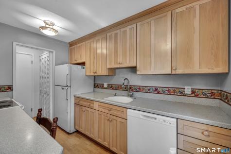 85 River Road Essex CT 06426