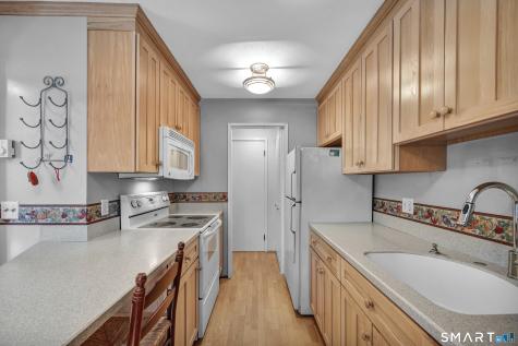 85 River Road Essex CT 06426