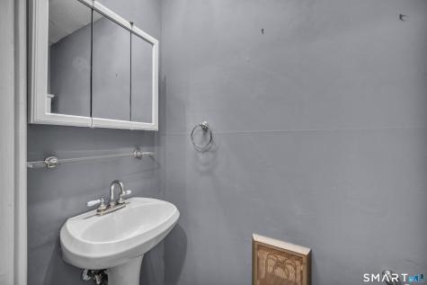 85 River Road Essex CT 06426