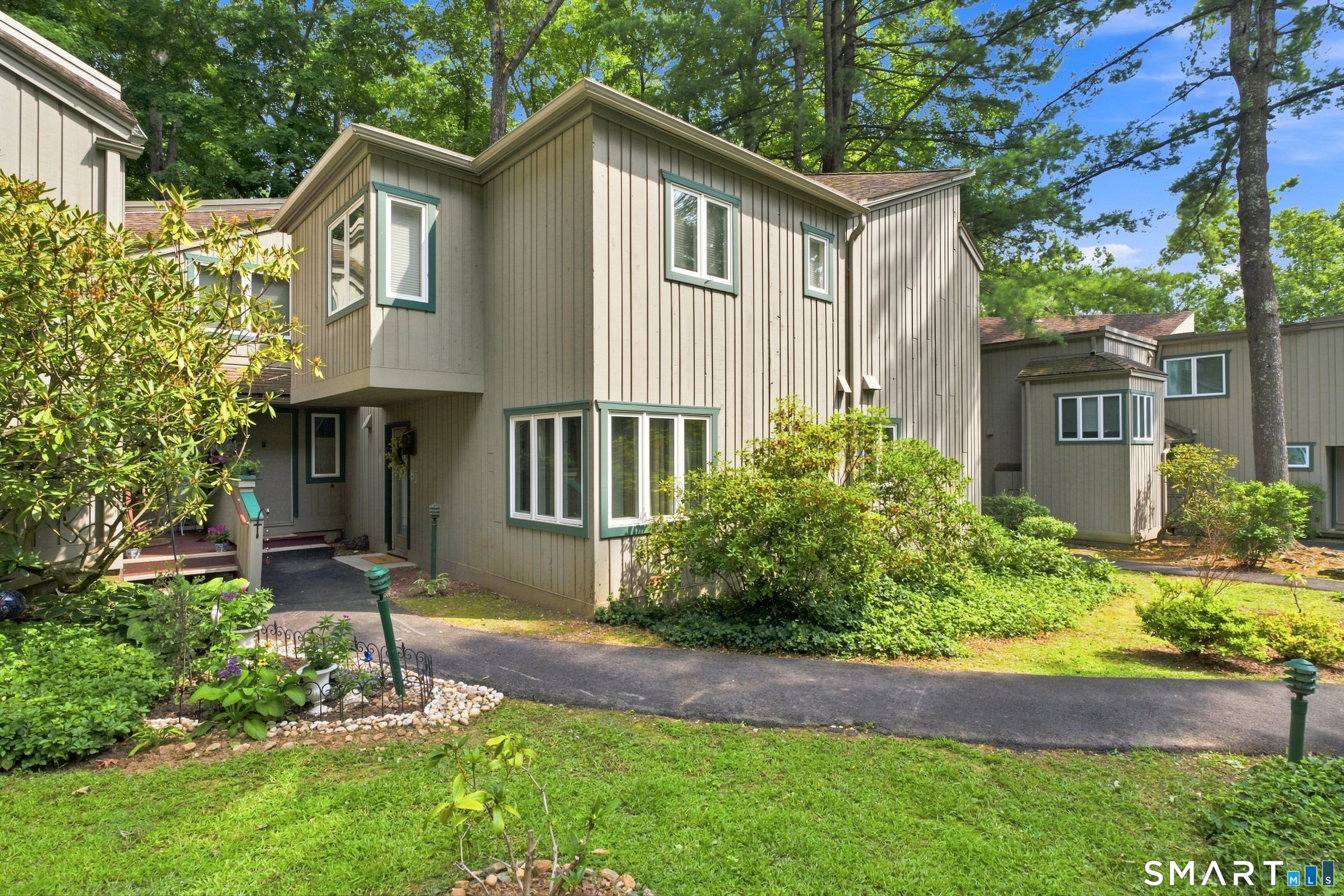 8 Lyle Court Farmington CT 06032
