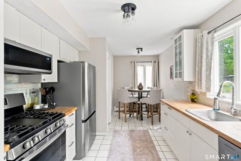 8 Lyle Court Farmington CT 06032
