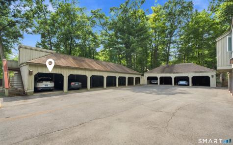 8 Lyle Court Farmington CT 06032