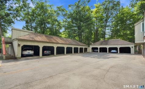 8 Lyle Court Farmington CT 06032