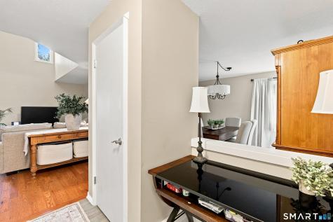 8 Lyle Court Farmington CT 06032
