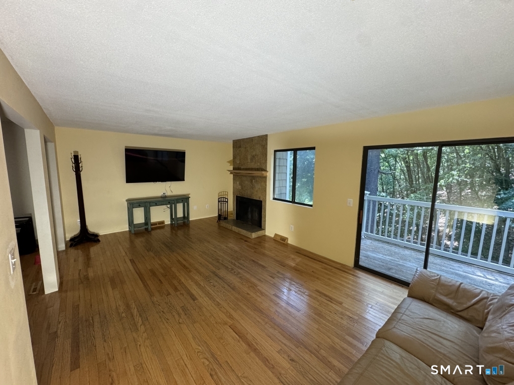 54 Currier Place Cheshire CT 06410