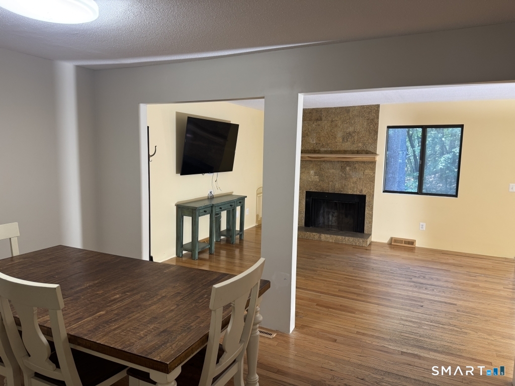 54 Currier Place Cheshire CT 06410