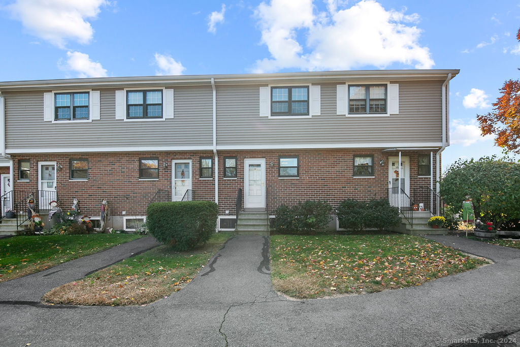 37 Hampton Court Newington CT 06111