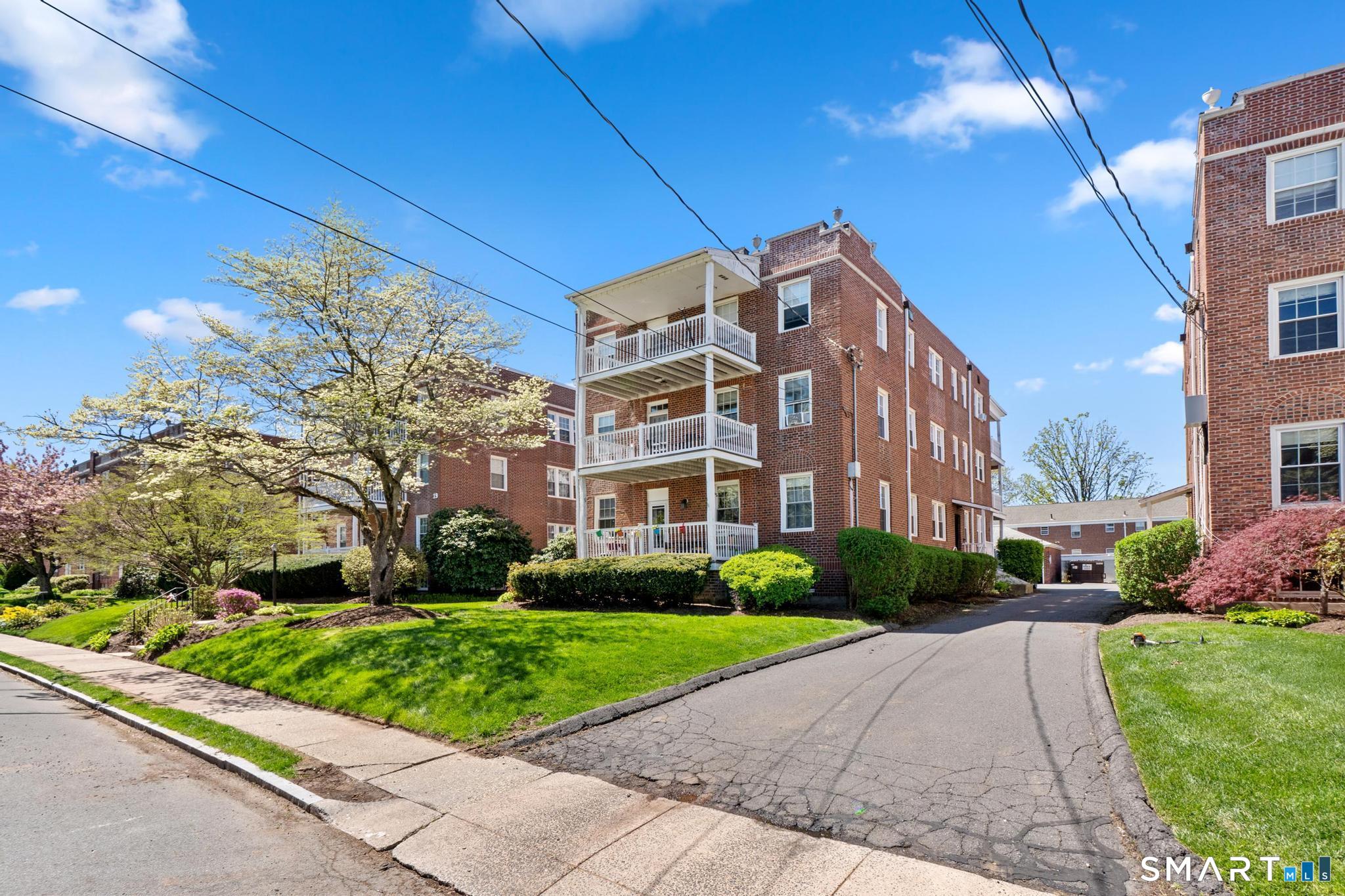 21 Robin Road West Hartford CT 06119