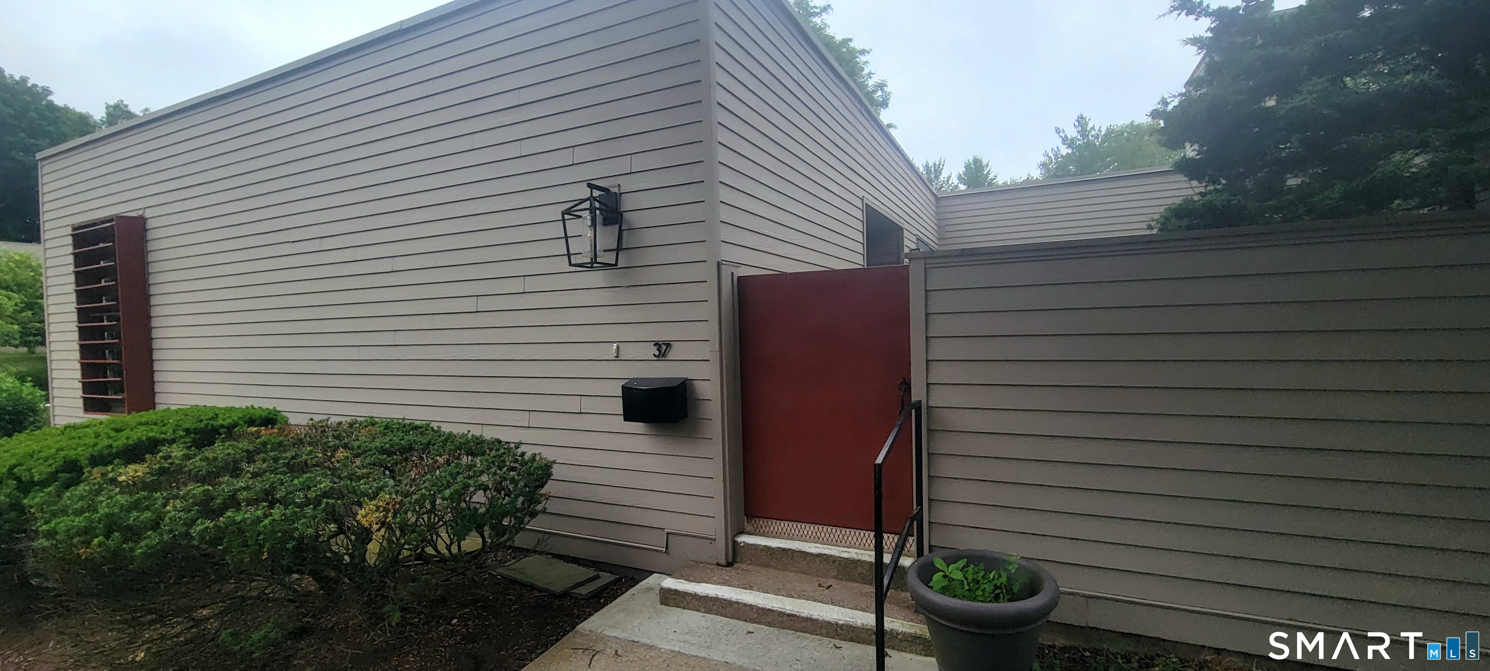 37 Charlton Hill Road Hamden CT 06518