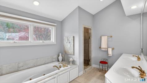 4 Thistle Hollow Avon CT 06001