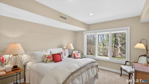 4 Thistle Hollow Avon CT 06001
