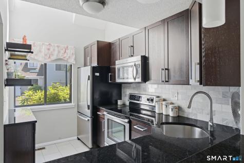20 Evergreen Trail Farmington CT 06032