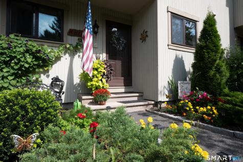 6 Highpoint Court Woodbury CT 06798