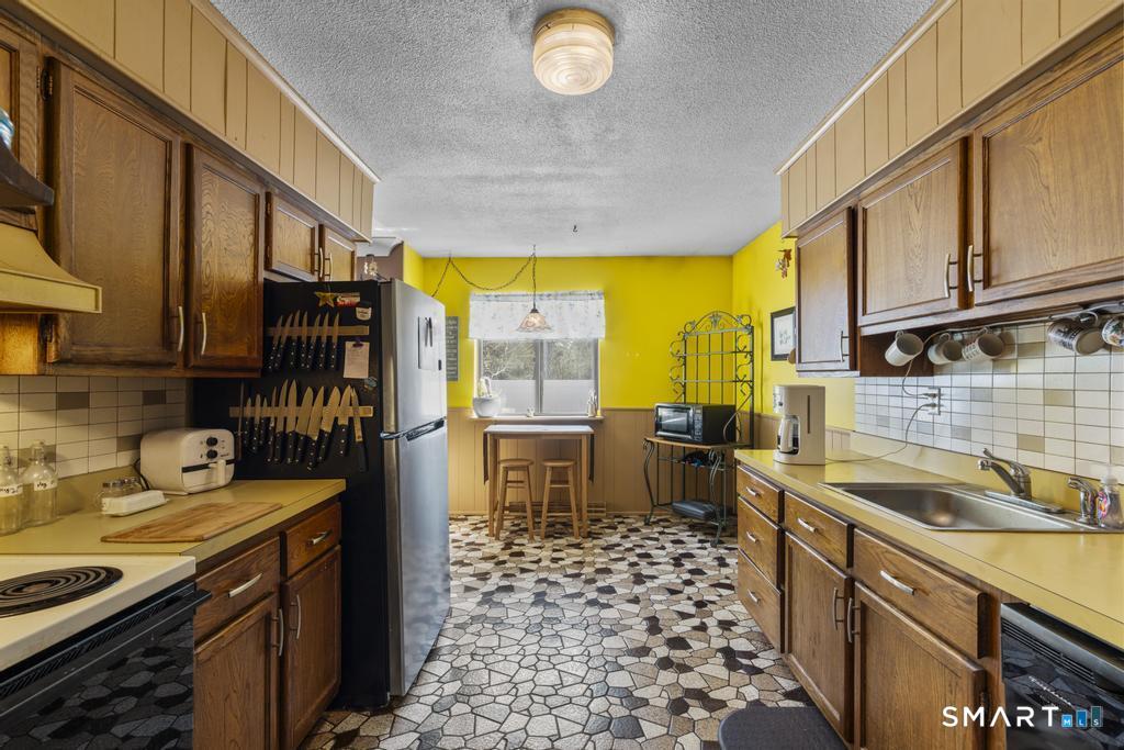113 Shagbark Drive Derby CT 06418