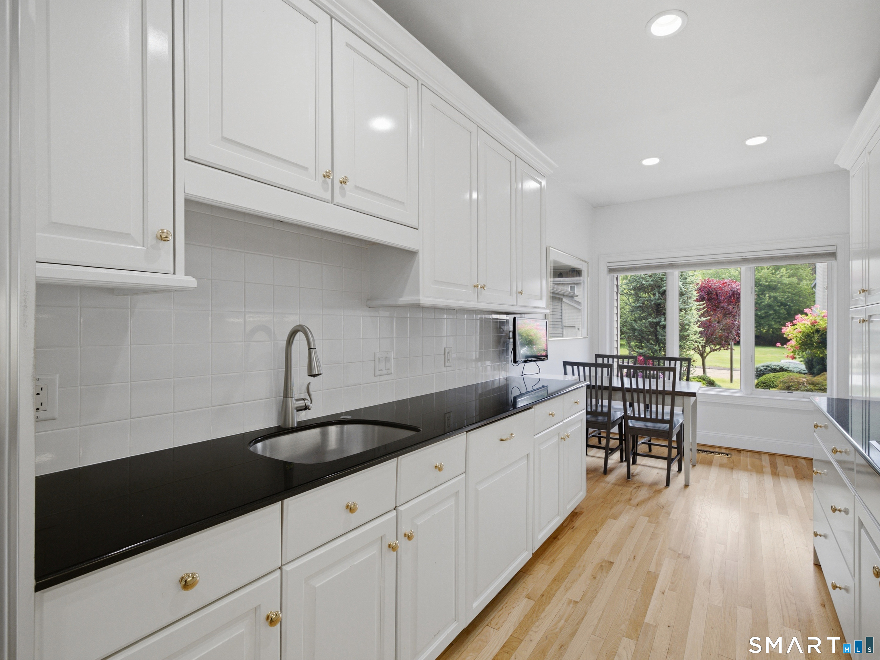 2 Shirecrest Avon CT 06001