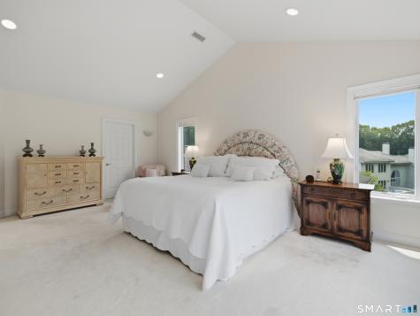 2 Shirecrest Avon CT 06001
