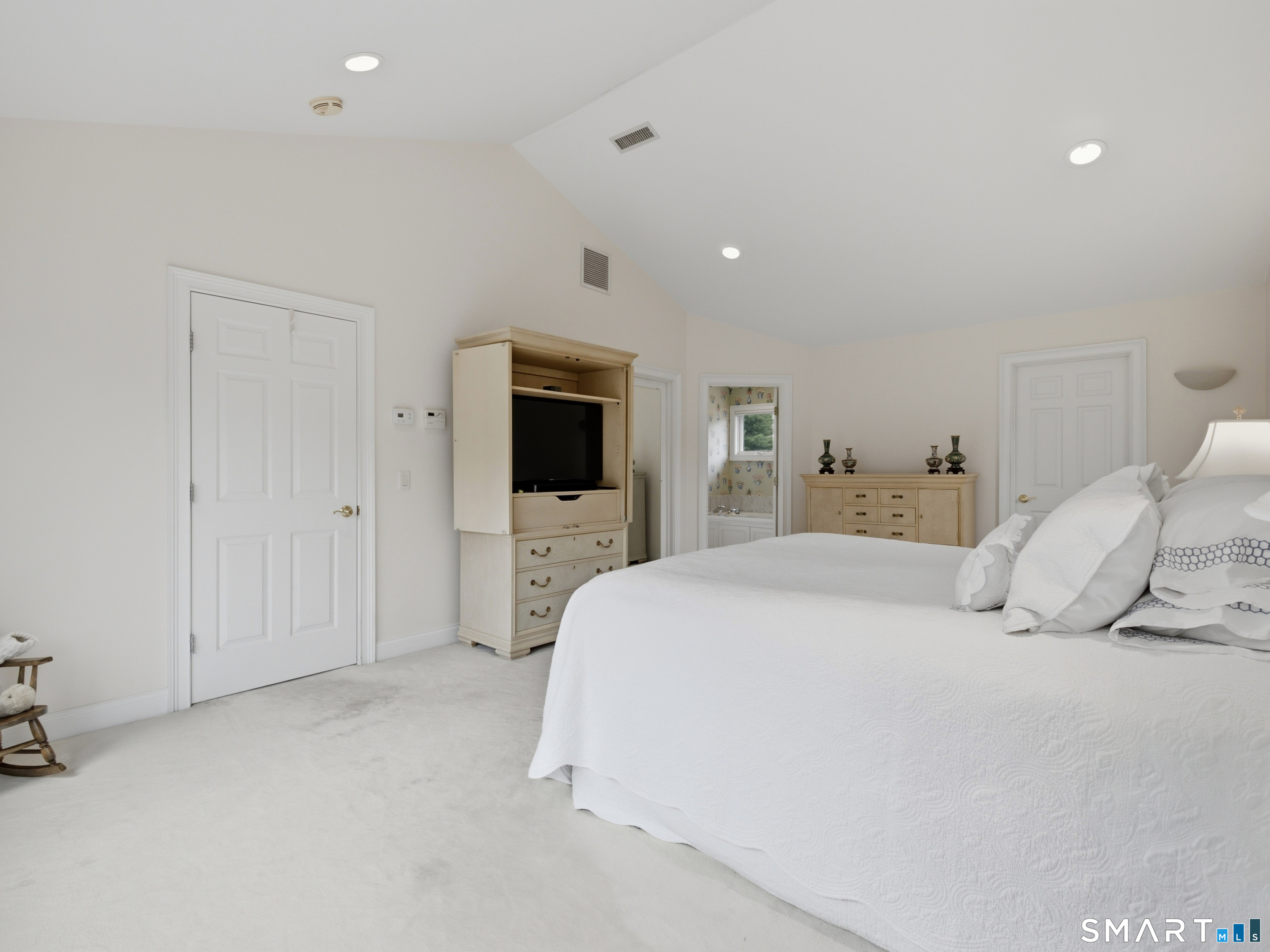 2 Shirecrest Avon CT 06001