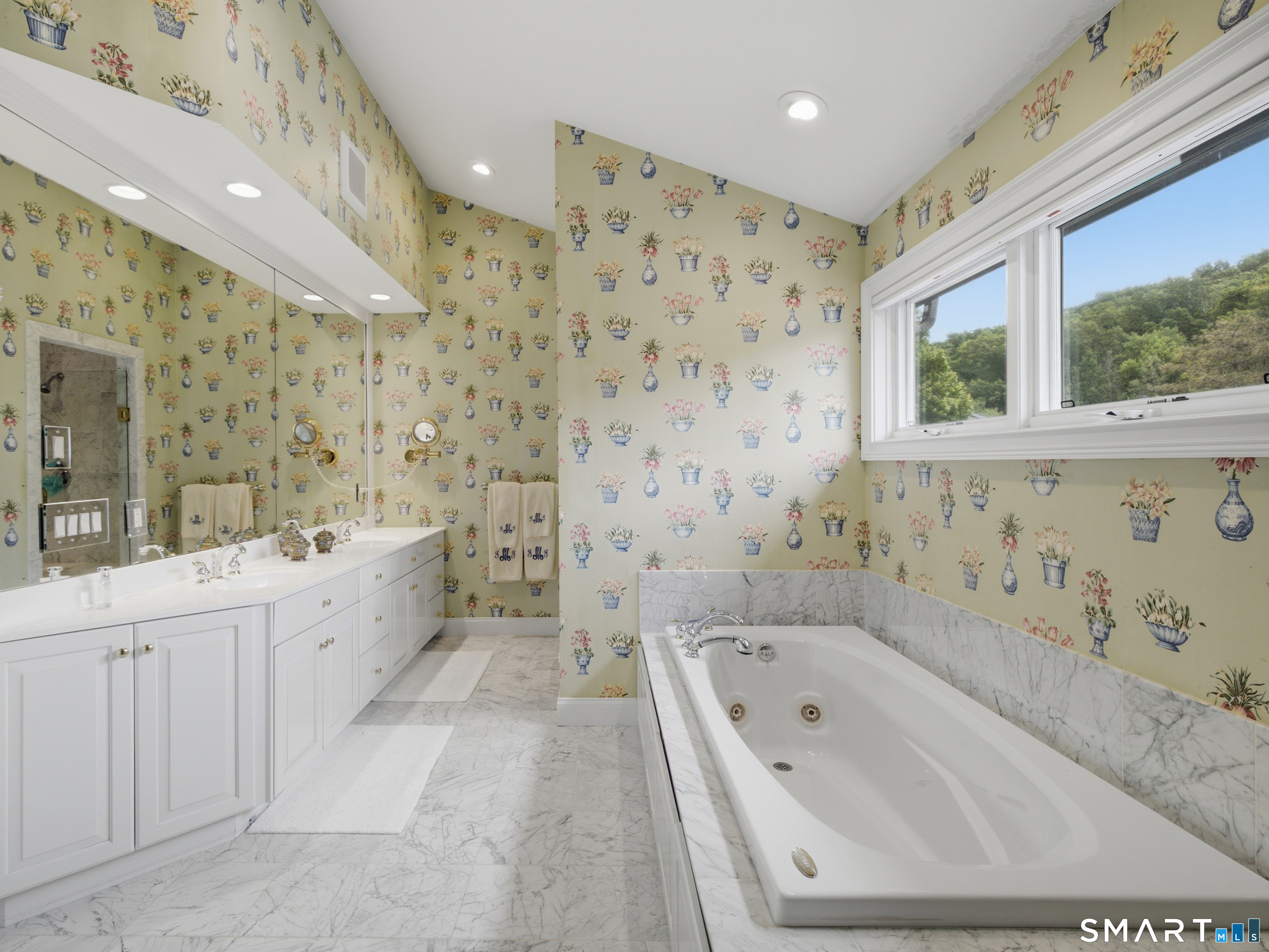 2 Shirecrest Avon CT 06001