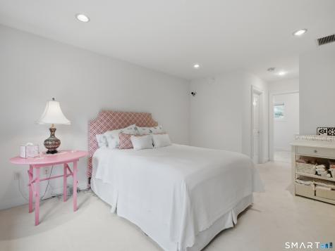 2 Shirecrest Avon CT 06001