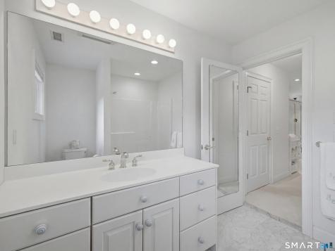 2 Shirecrest Avon CT 06001