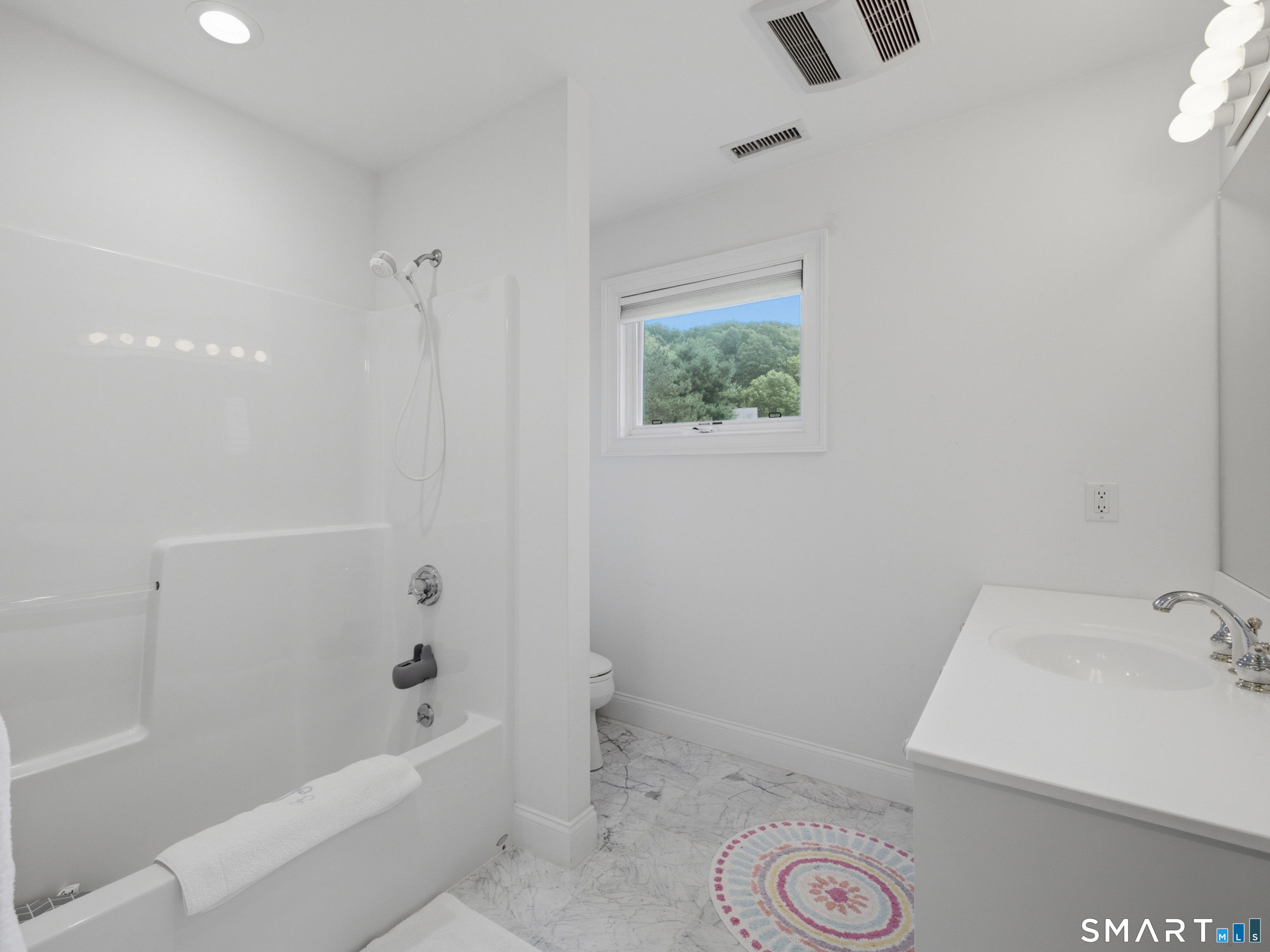 2 Shirecrest Avon CT 06001