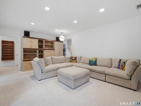 2 Shirecrest Avon CT 06001