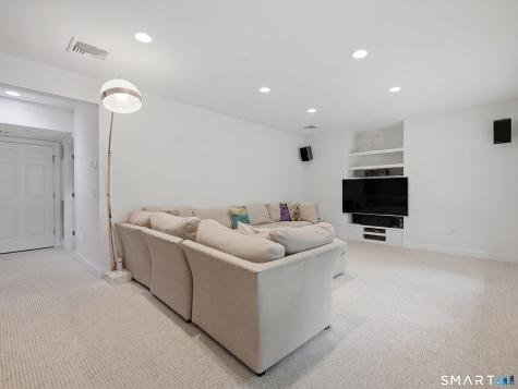 2 Shirecrest Avon CT 06001