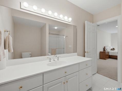 2 Shirecrest Avon CT 06001