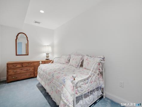 2 Shirecrest Avon CT 06001