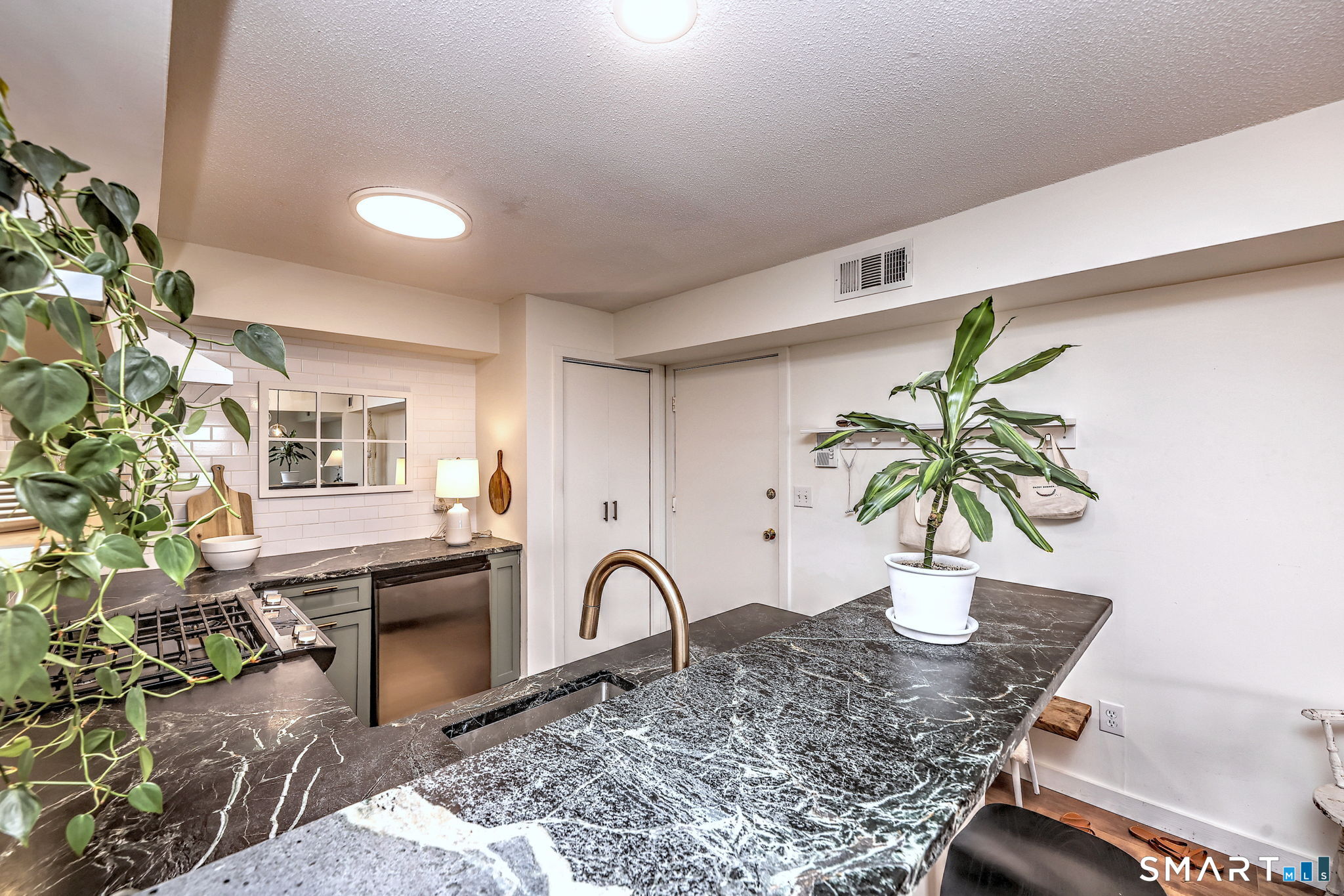 215 Beach Street West Haven CT 06516
