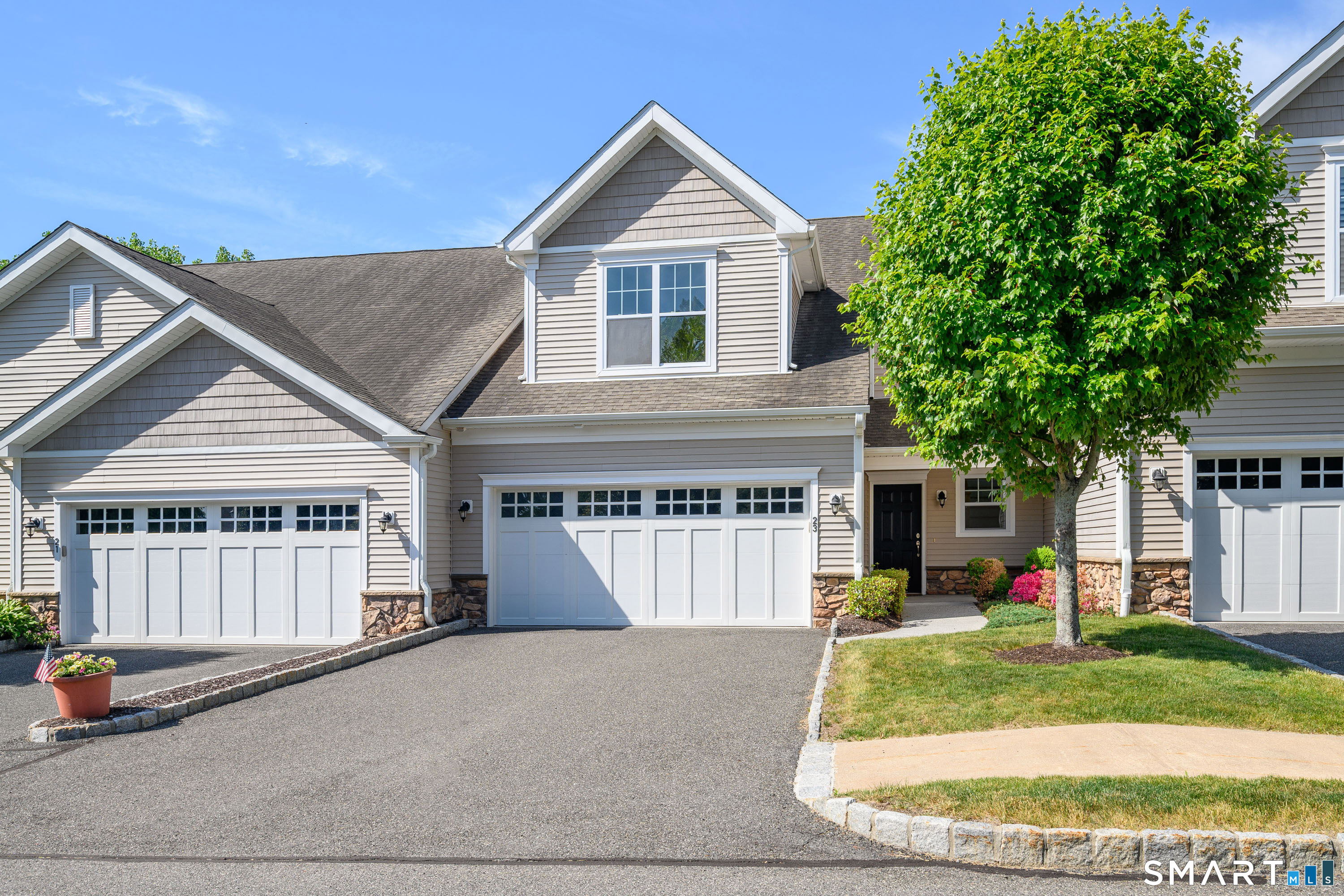 23 Woods Lane Newtown CT 06470