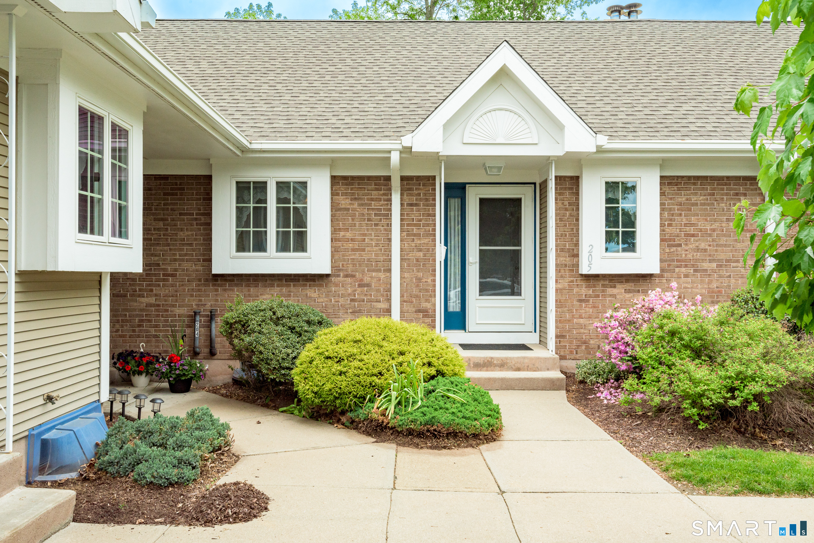 205 Wyndemere Court South Windsor CT 06074