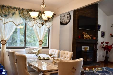 8 Tamarack Lane Woodbury CT 06798