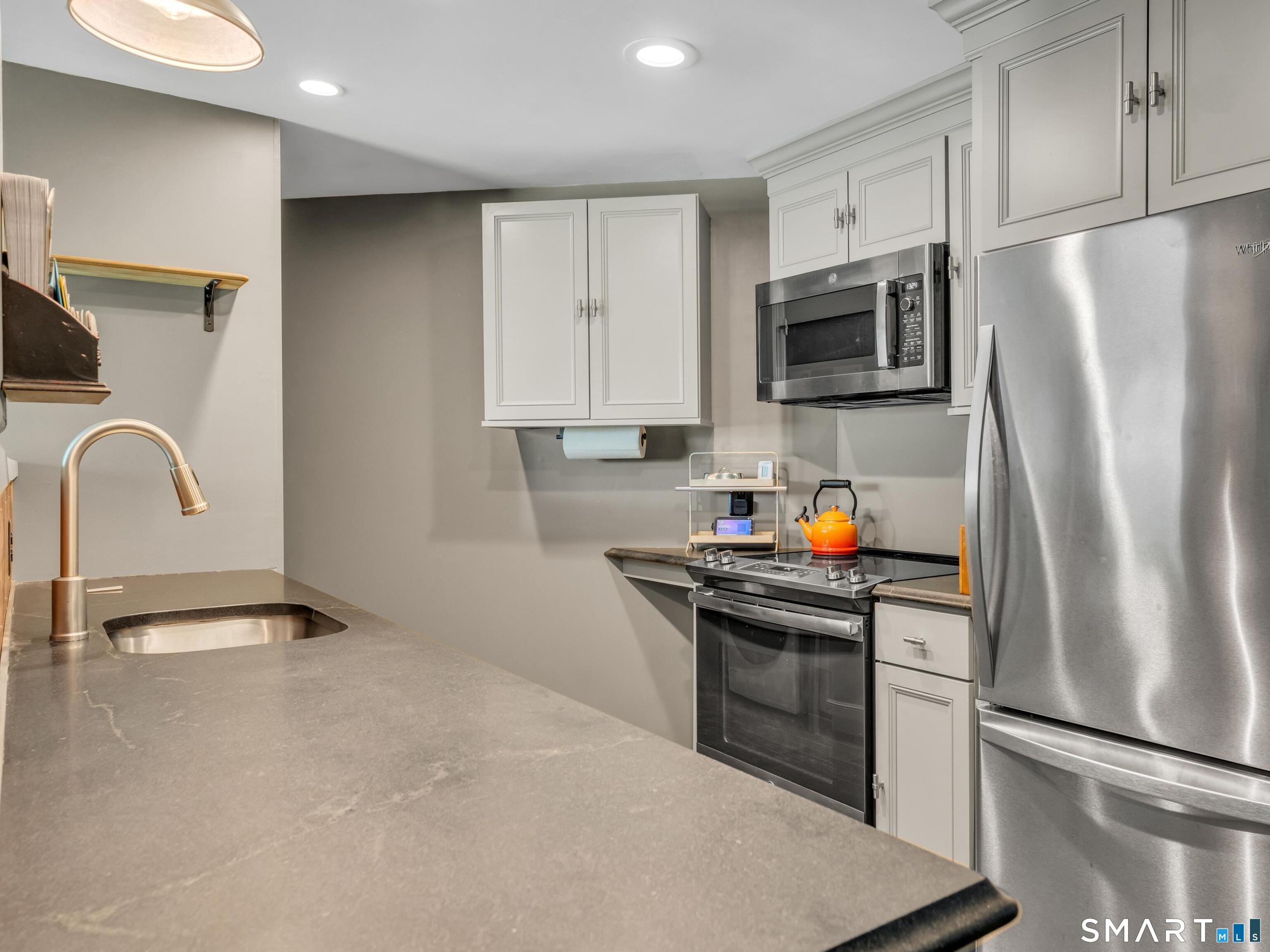 31 River Colony Guilford CT 06437