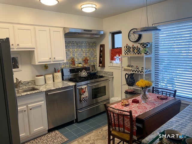 28 Cottonwood Drive Avon CT 06001