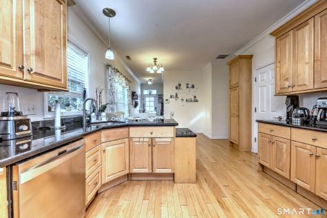 12 Landin Street Woodbridge CT 06525