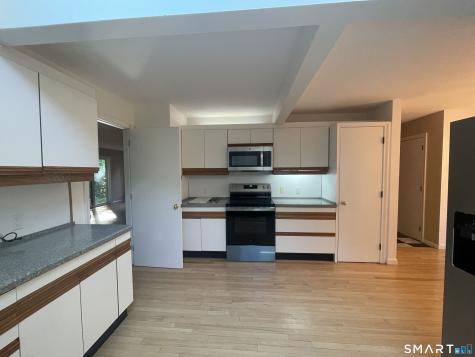 8 Ironwood Road West Hartford CT 06117