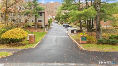 40 Village Walk Wilton CT 06897