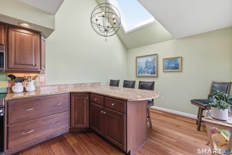 11 Saddle Ridge Bloomfield CT 06002