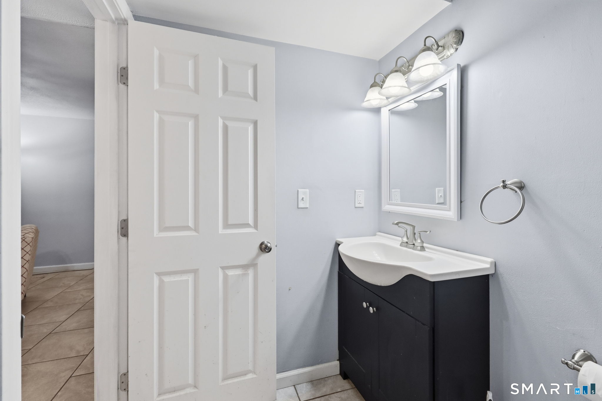 35 Woodsedge Drive Newington CT 06111