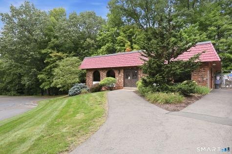 35 Woodsedge Drive Newington CT 06111