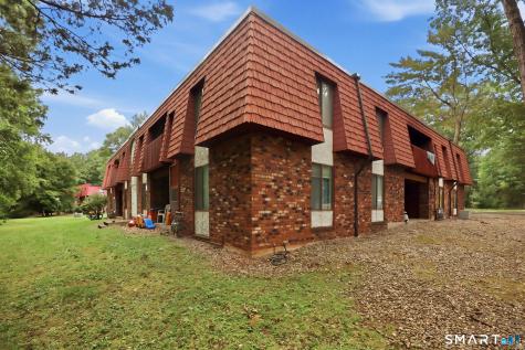 35 Woodsedge Drive Newington CT 06111