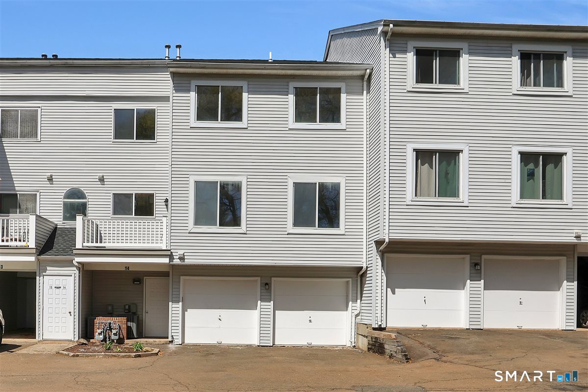 14 Staffordshire Common Drive Wallingford CT 06492