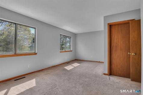 14 Staffordshire Common Drive Wallingford CT 06492