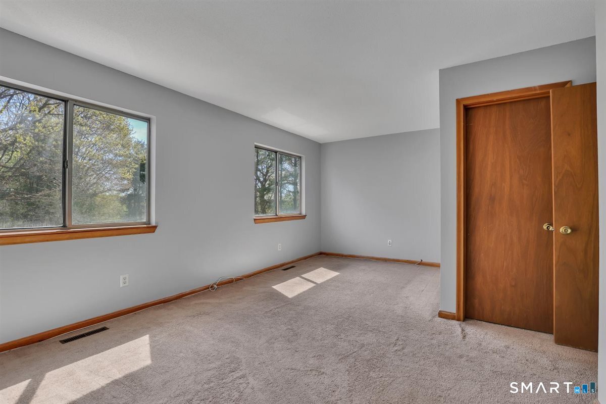 14 Staffordshire Common Drive Wallingford CT 06492